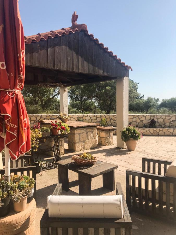 Villeta Nikol Lixouri Bagian luar foto