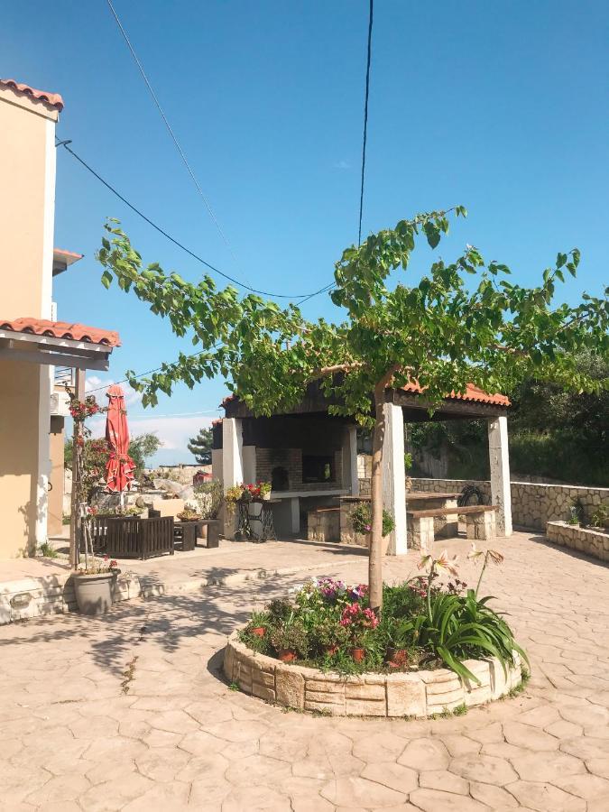 Villeta Nikol Lixouri Bagian luar foto